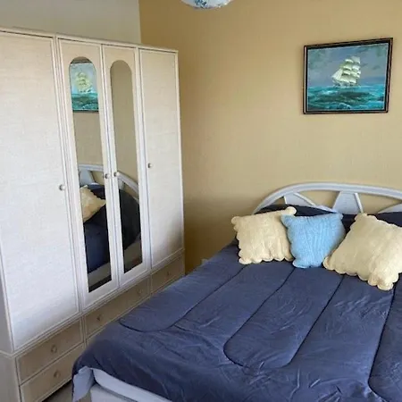 Climatise En Bord De Mer, - Fr-1-308-181 Apartment Le Lavandou